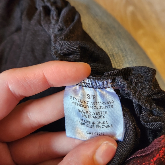 Cute y2k red and black ruched tank top - Picture 3 of 9